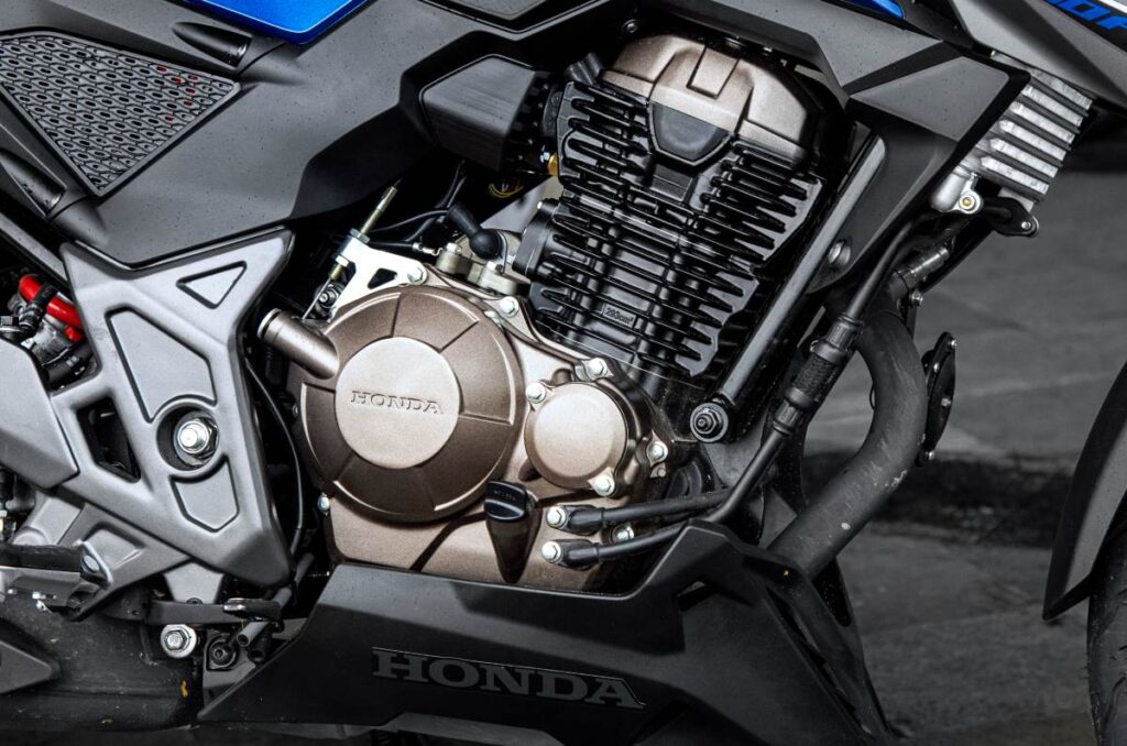 Honda CB300F engine