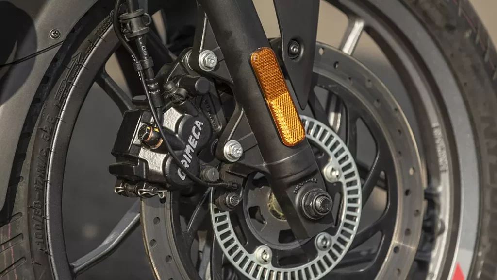 Bajaj Pulsar N250 brakes
