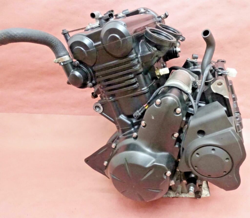 Kawasaki Versys 650 engine