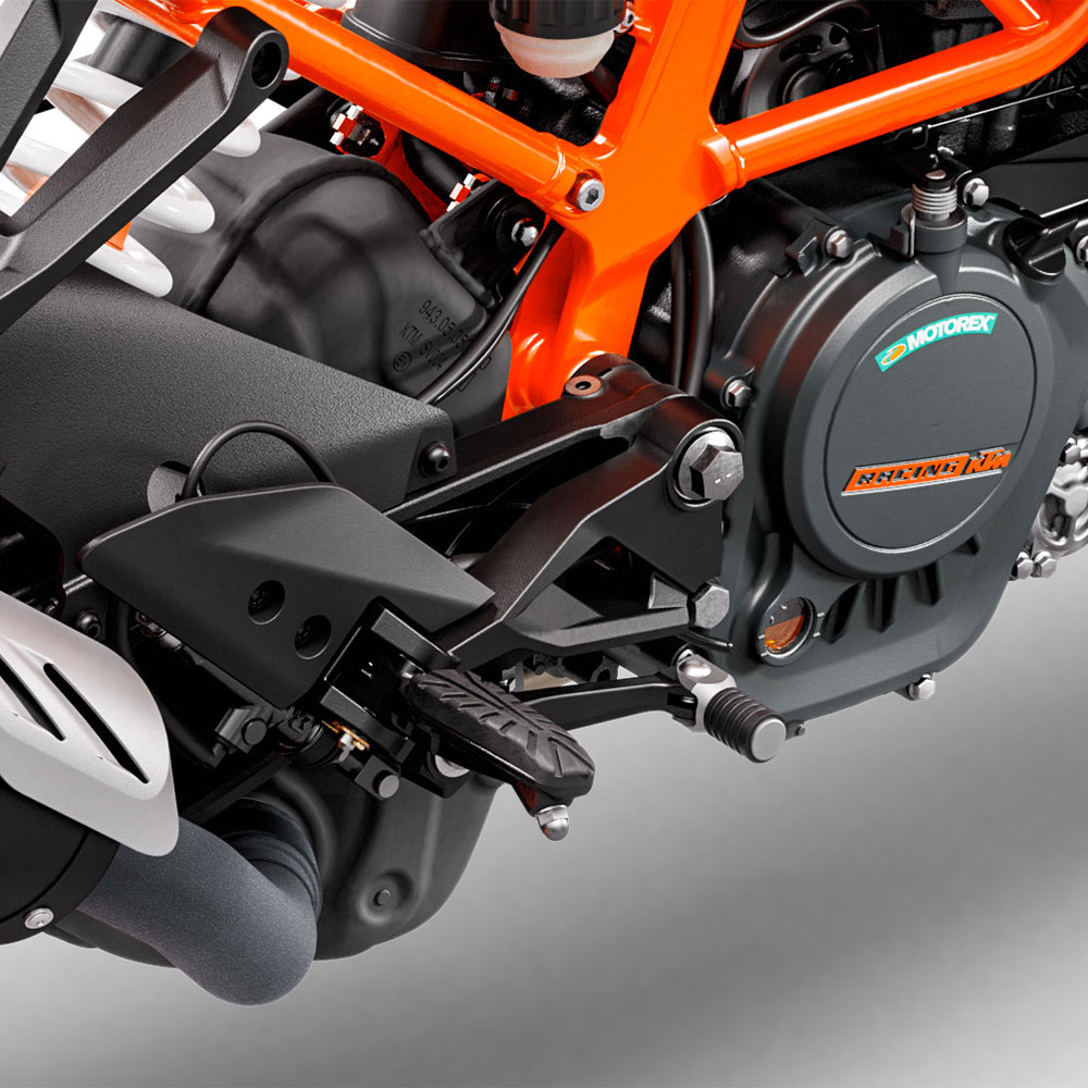 KTM RC 125 engine and transmission