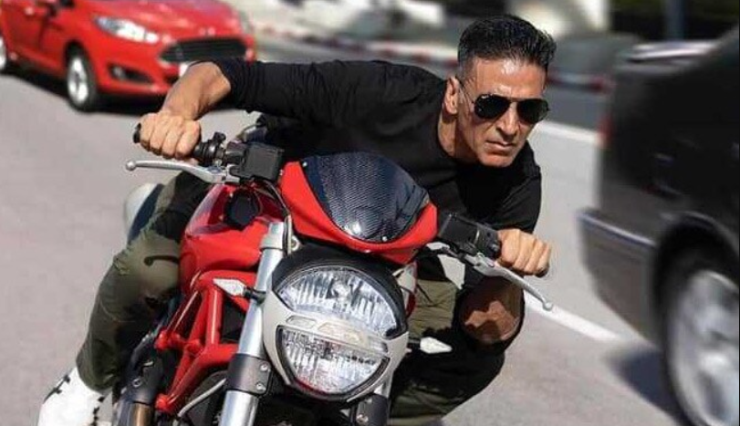 akshay kumar with ducati bike