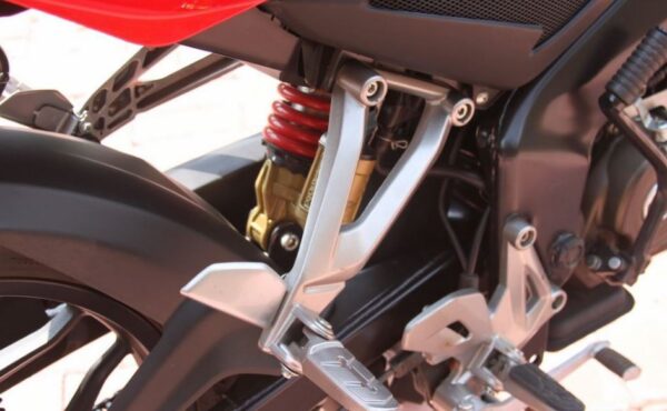 Bajaj Pulsar N150 suspension