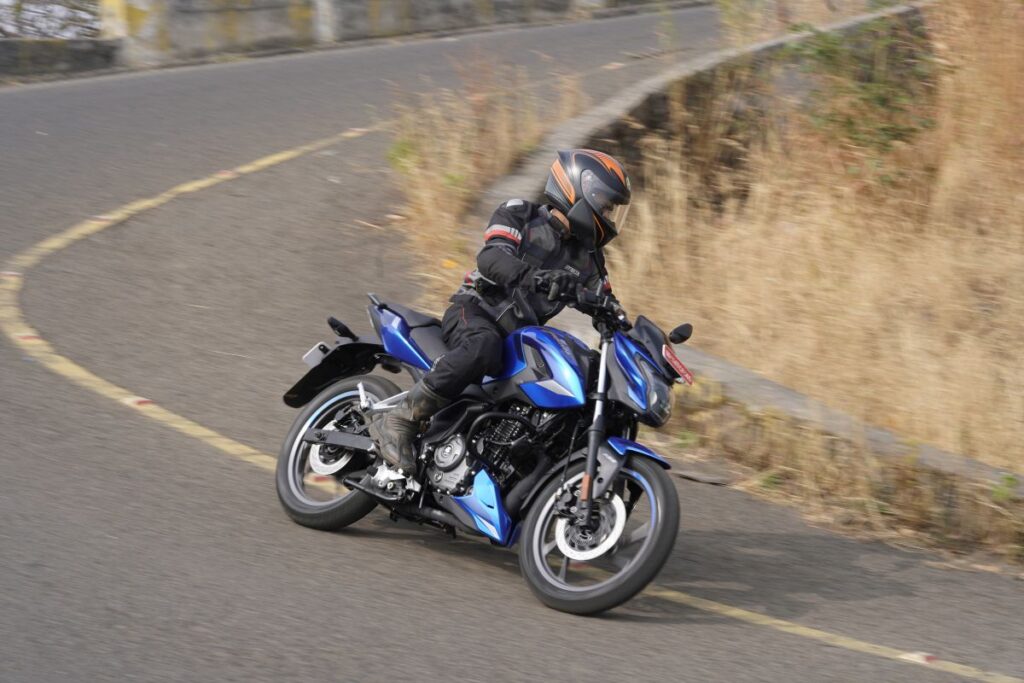 Bajaj Pulsar P150 mileage and performance