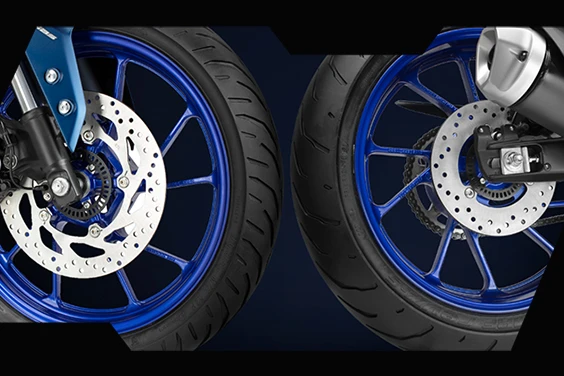 tyres of Yamaha R15 V4