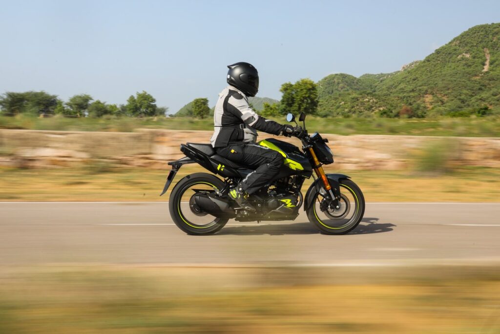 Hero Xtreme 160R 4V mileage and performance