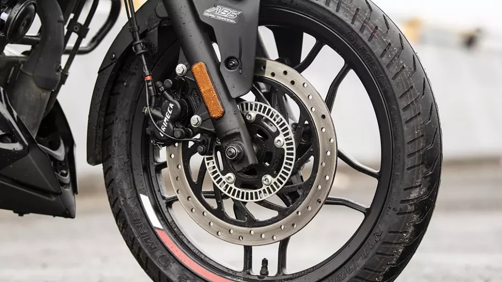 Bajaj Pulsar N160  brakes