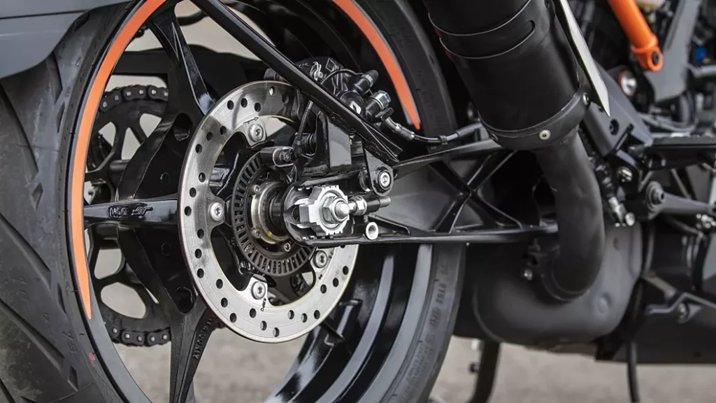 KTM RC 390  brakes