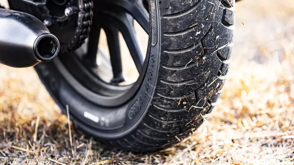 tyres of Yezdi Roadster