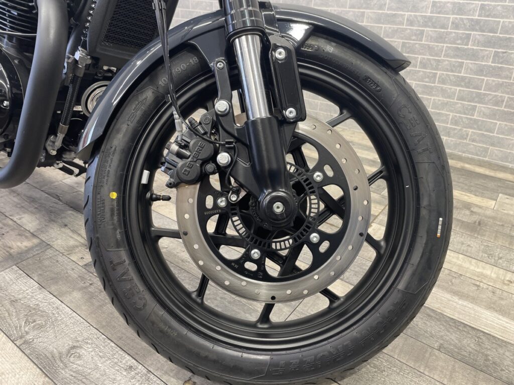 Royal Enfield Shotgun 650 tyres and brakes