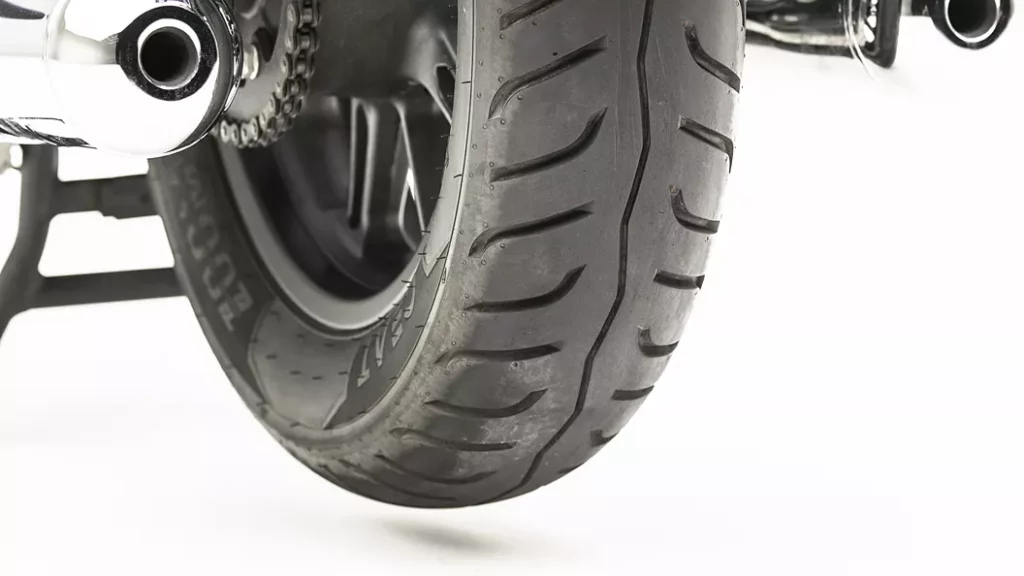 Royal Enfield Super Meteor 650 tyres