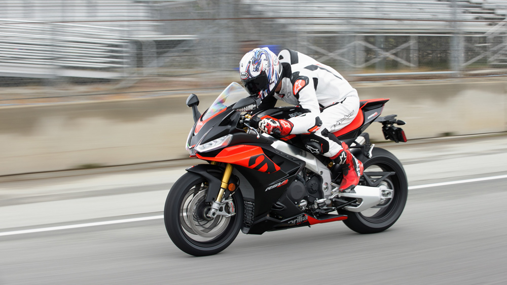 Aprilia RS V4 mileage and performance