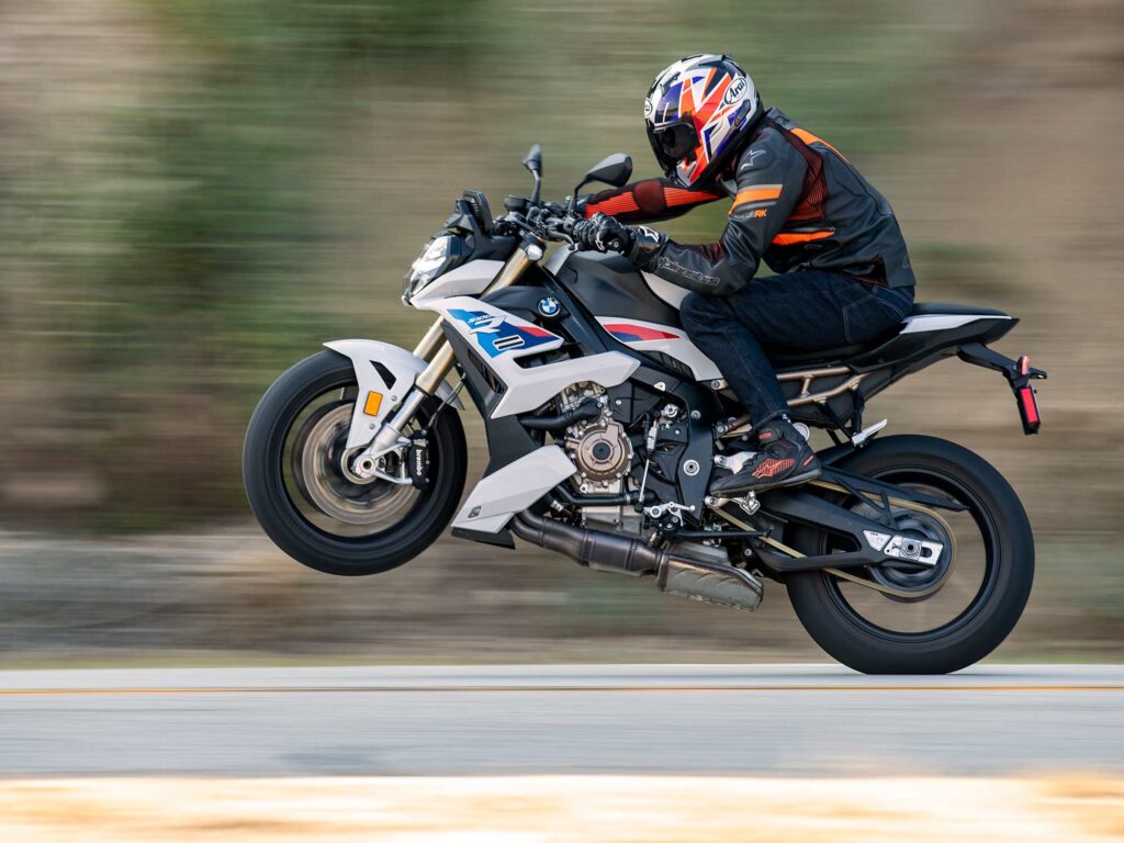 BMW S 1000 R mileage and performance