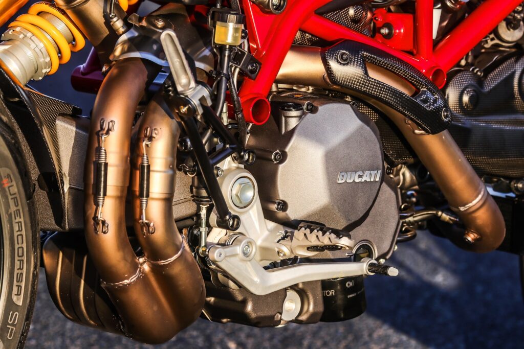 Ducati Hypermotard 950 engine and transmission