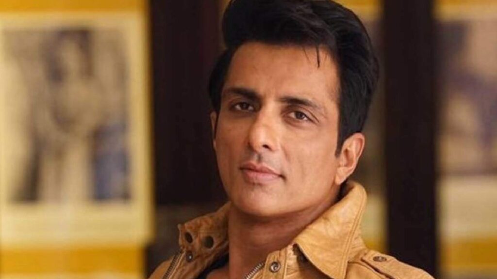 आखिर कौन हैं Sonu Sood?